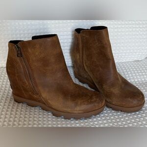 Sorel wedge bootie; Wms 9.5